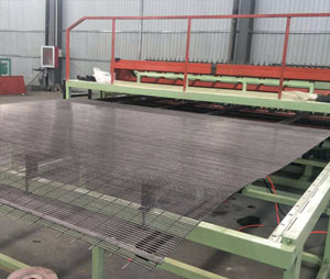 深州市圣航機(jī)械廠護(hù)欄網(wǎng)排焊機(jī)工作視頻